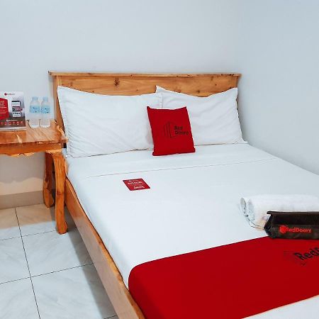 Hotel Reddoorz Near Ramiro Community Hospital Totolan Exterior foto