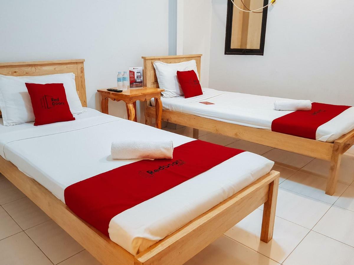 Hotel Reddoorz Near Ramiro Community Hospital Totolan Exterior foto