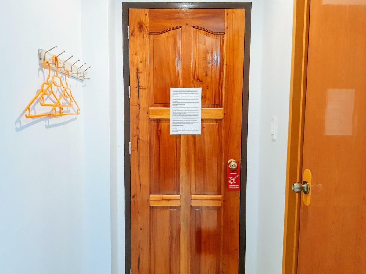 Hotel Reddoorz Near Ramiro Community Hospital Totolan Exterior foto