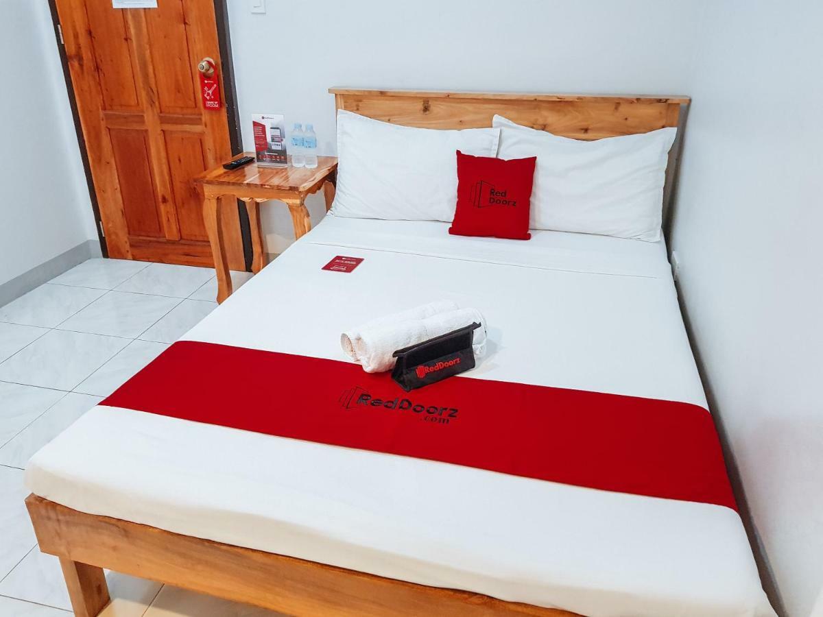 Hotel Reddoorz Near Ramiro Community Hospital Totolan Exterior foto