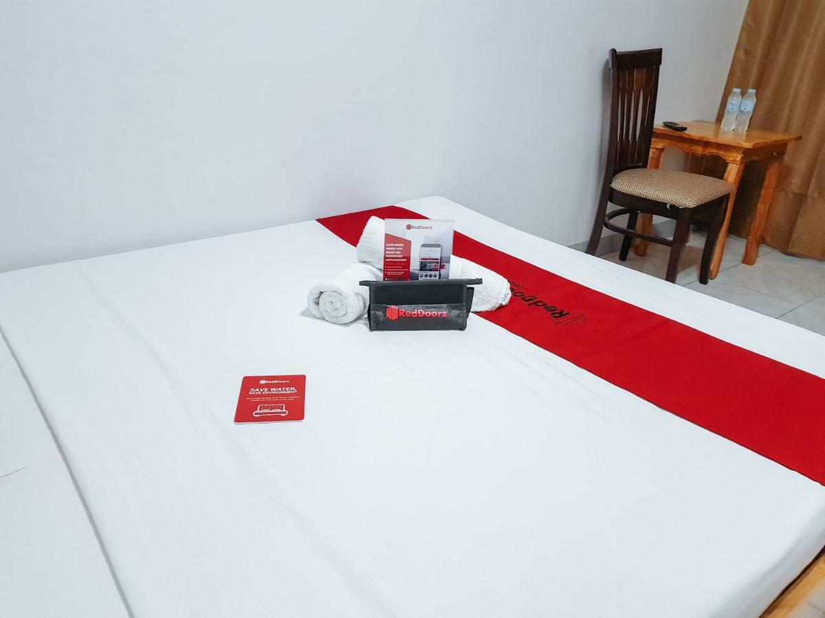 Hotel Reddoorz Near Ramiro Community Hospital Totolan Exterior foto