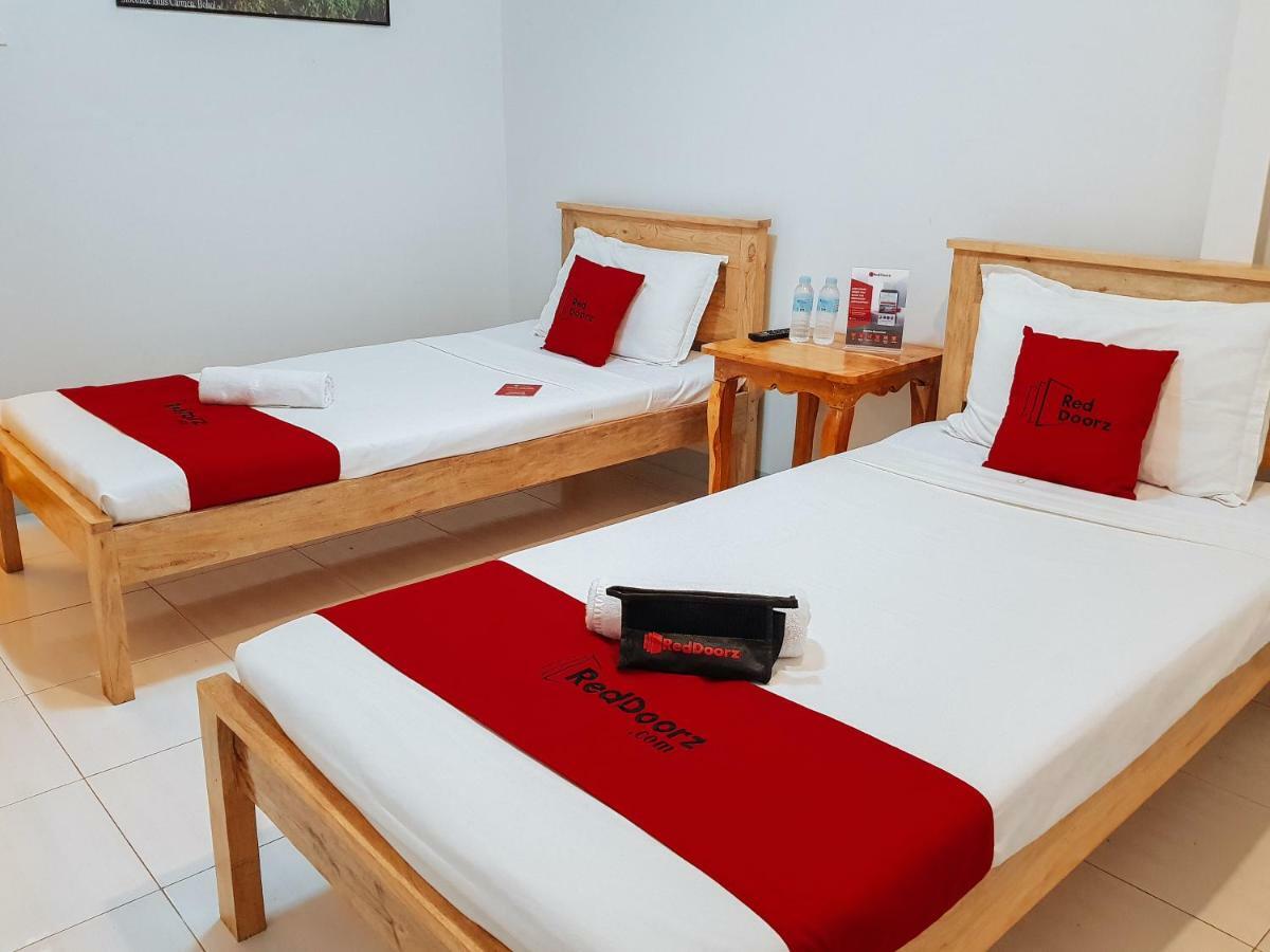 Hotel Reddoorz Near Ramiro Community Hospital Totolan Exterior foto