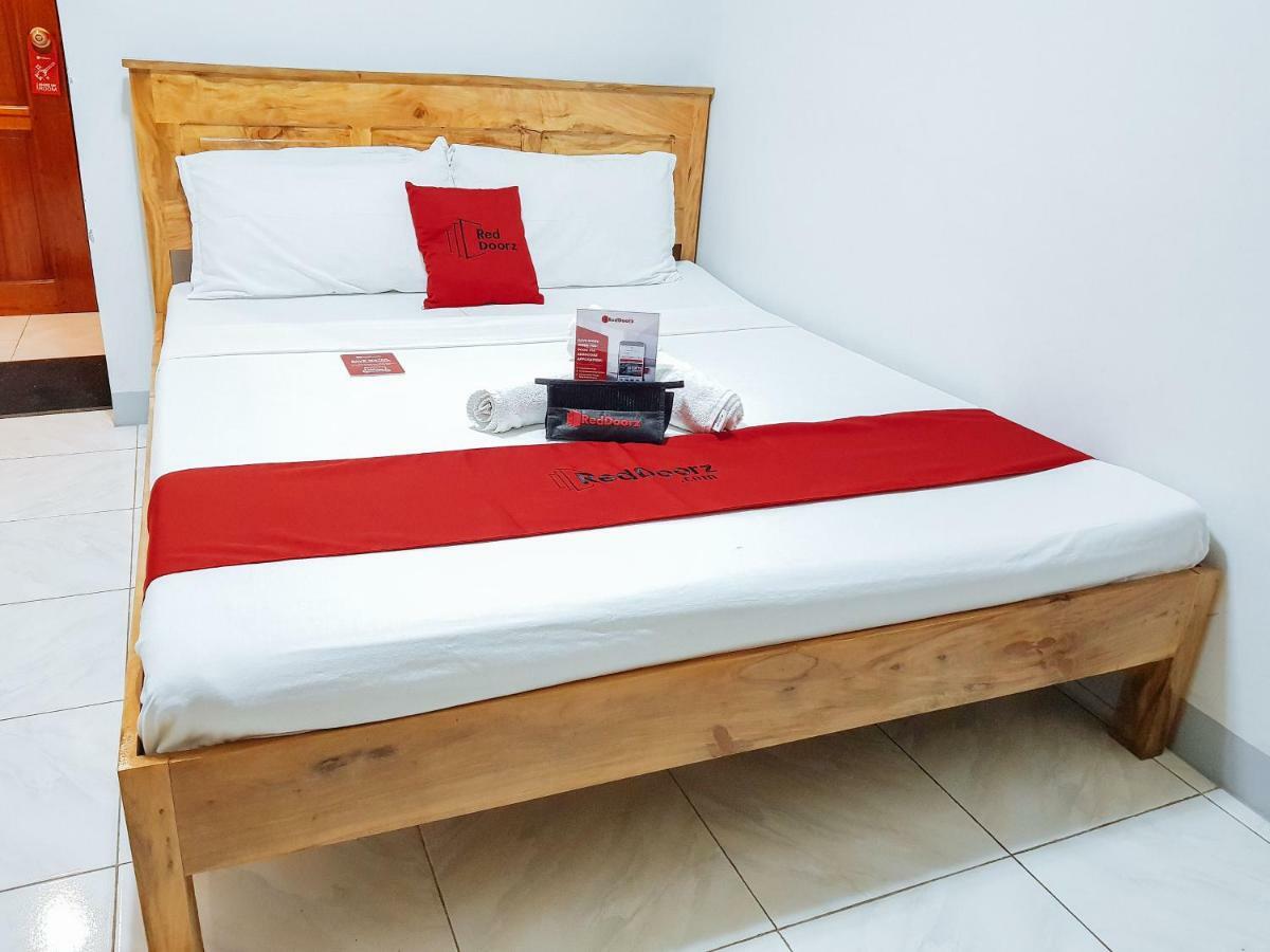 Hotel Reddoorz Near Ramiro Community Hospital Totolan Exterior foto